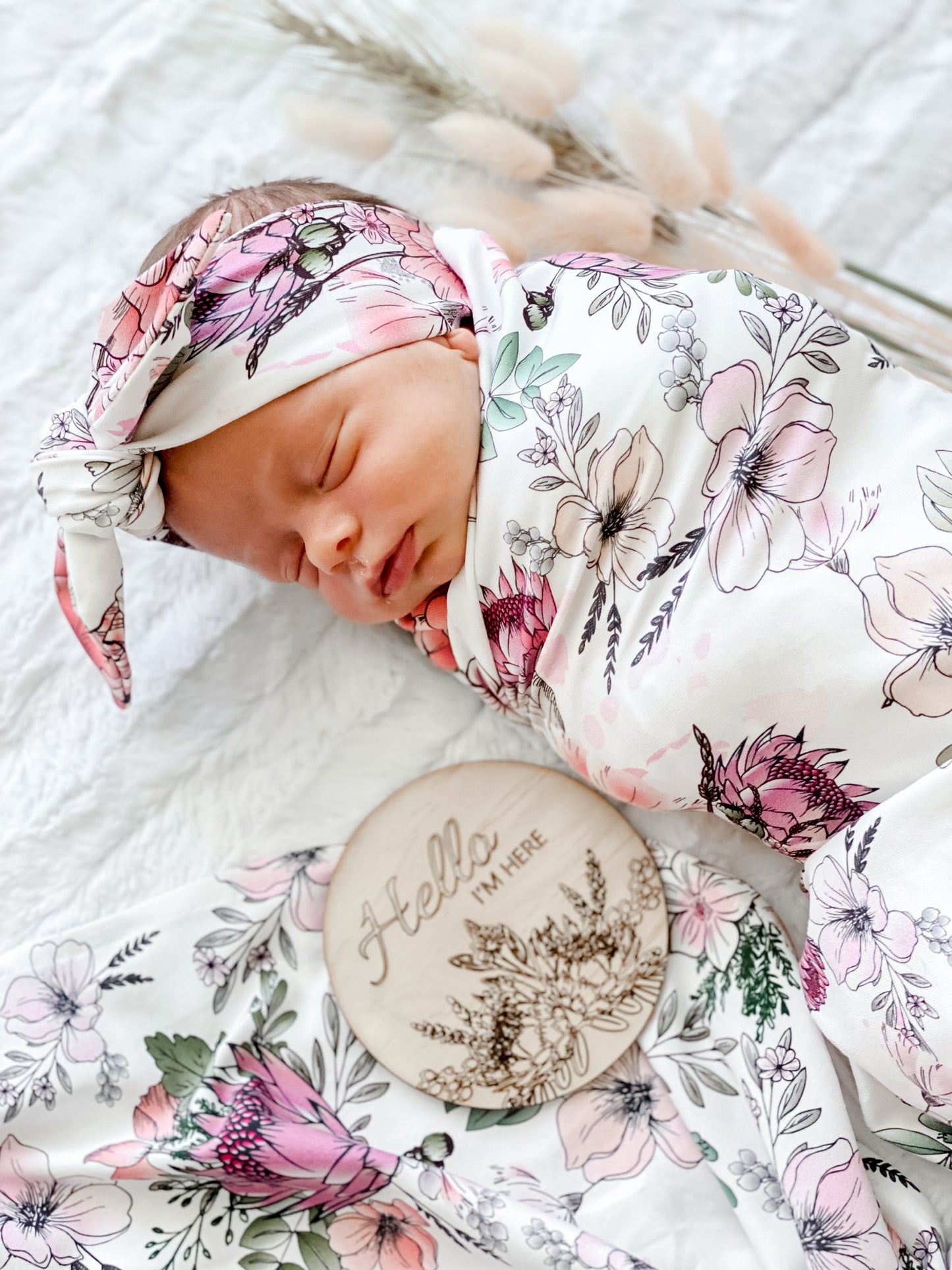 Wooden announcement disk with unique design from Snuggly Jacks are now exclusively available in Hong Kong on Sugarbird Kids. Perfect for birth announcement or newborn photo shoot.