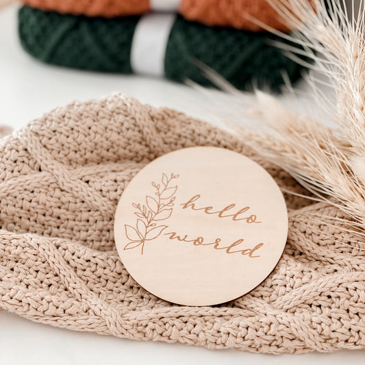 Wooden announcement disk with unique design from Snuggly Jacks are now exclusively available in Hong Kong on Sugarbird Kids. Perfect for birth announcement or newborn photo shoot.