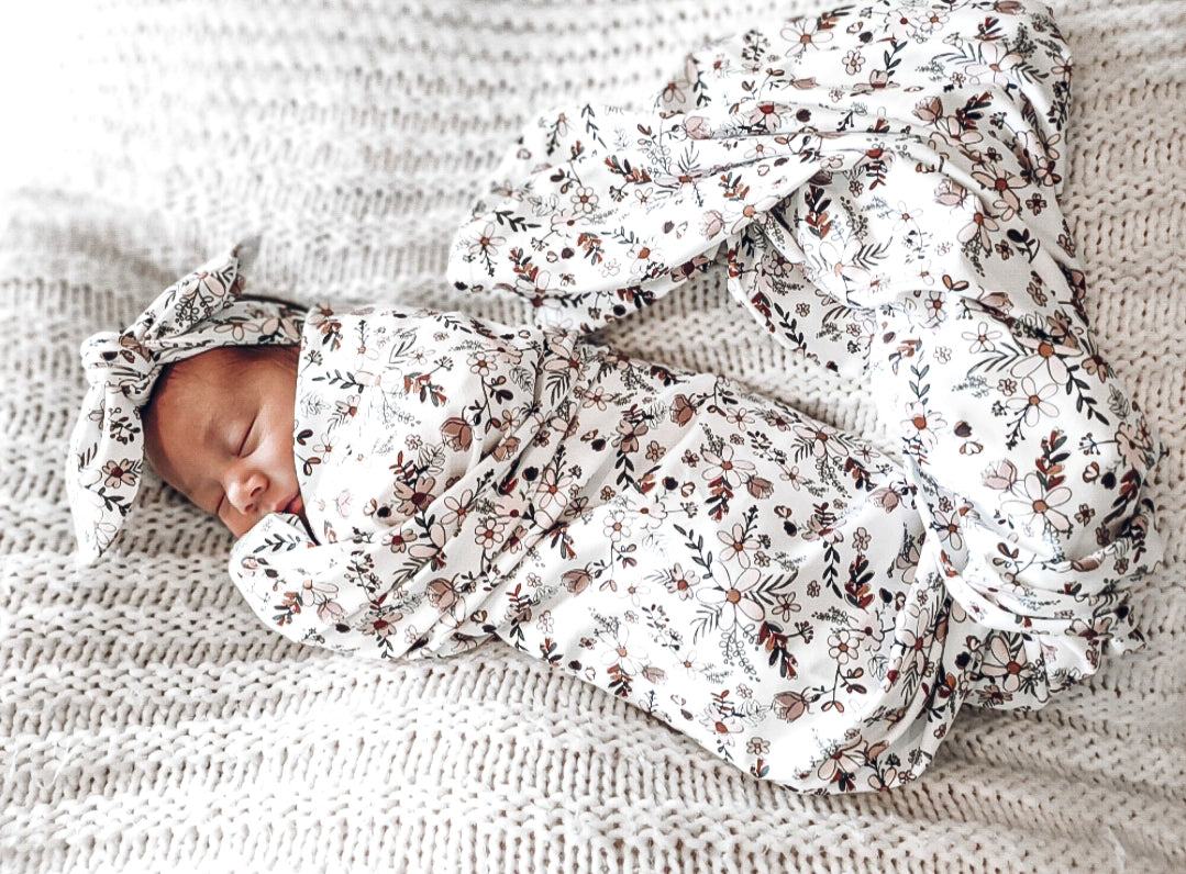 Beautiful swaddle sets from Snuggly Jacks are now exclusively available in Hong Kong on Sugarbird Kids. Perfect for birth announcement or newborn photo shoot.