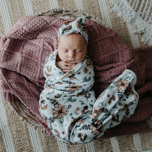 Beautiful swaddle sets from Snuggly Jacks are now exclusively available in Hong Kong on Sugarbird Kids. Perfect for birth announcement or newborn photo shoot.